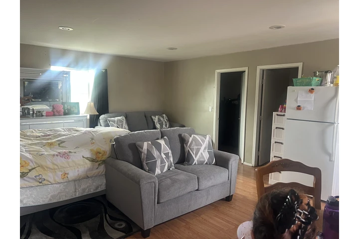 $1650 : Master room image 1