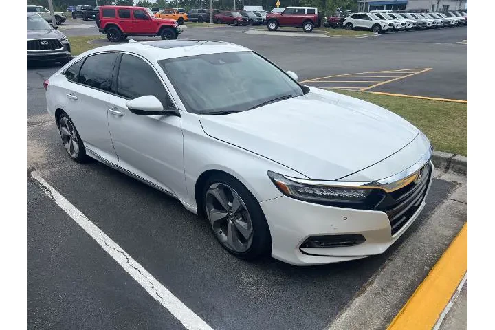 $21496 : Honda Accord 2018 Touring 4d image 2