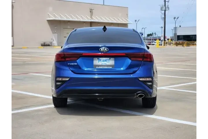 $13940 : Kia Forte 2020 FE 4dr Sedan image 6