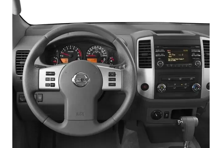 Nissan Frontier 2016 4x4 SV image 9
