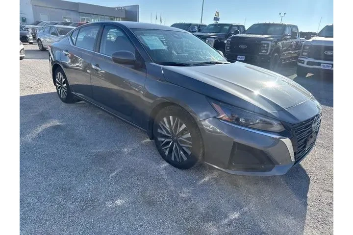 $21200 : Nissan Altima 2024 2.5 SV 4d image 8