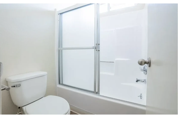 $1850 : Granada 1 Bd 1 Bath $1,850 image 9