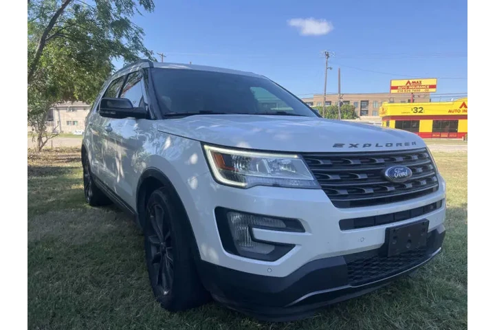 $16495 : 2017 Explorer XLT image 3