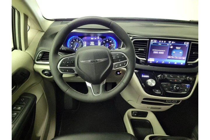 $28998 : Chrysler Pacifica 2024 Touri image 10