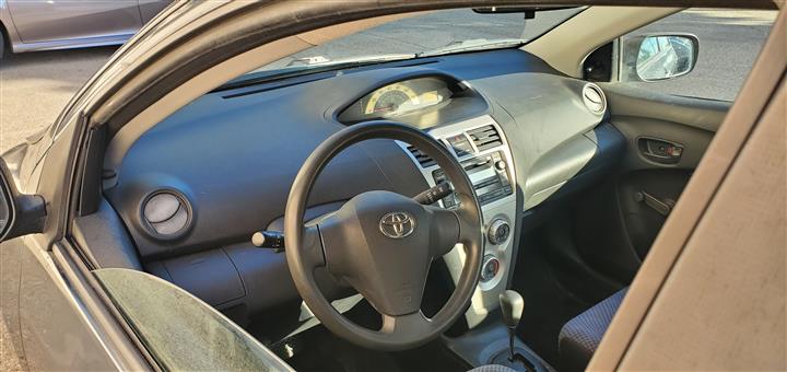 $3900 : 2007 Yoyota Yaris image 1