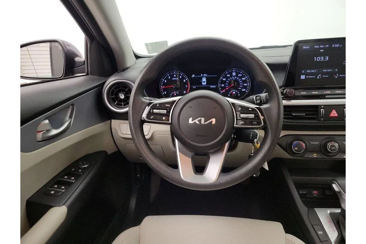 $17998 : Kia Forte 2023 LXS 4dr Sedan image 10