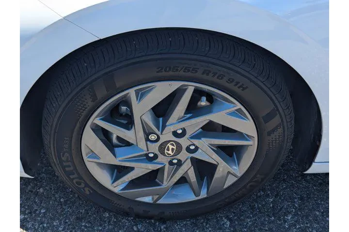 $19999 : Hyundai ELANTRA 2024 SEL 4dr image 7