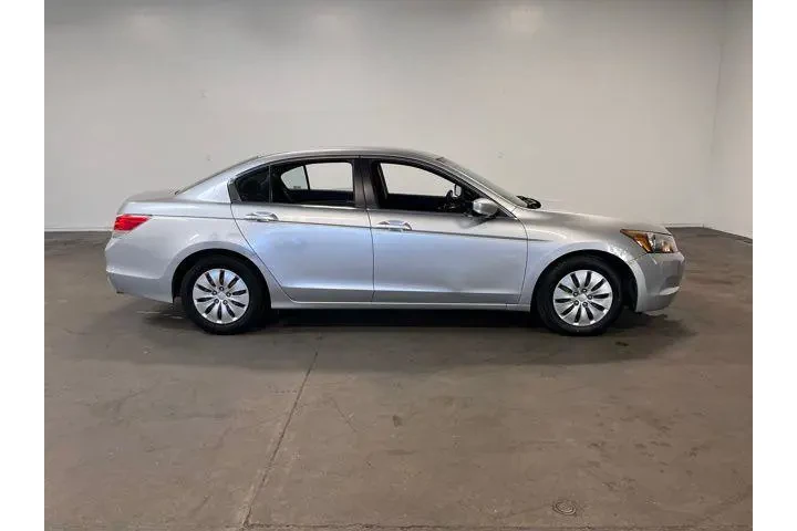 $9488 : Honda Accord 2010 LX 4dr Sed image 2