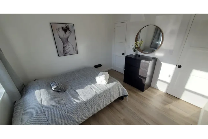 $1350 : cozy home image 3