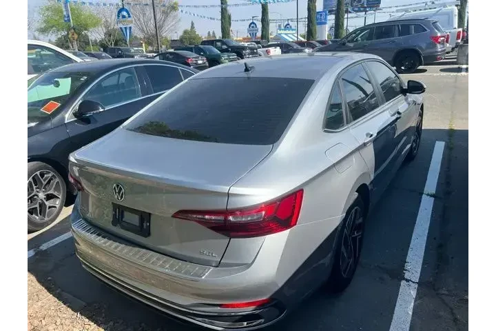 $24155 : Volkswagen Jetta 2024 SEL 4d image 6