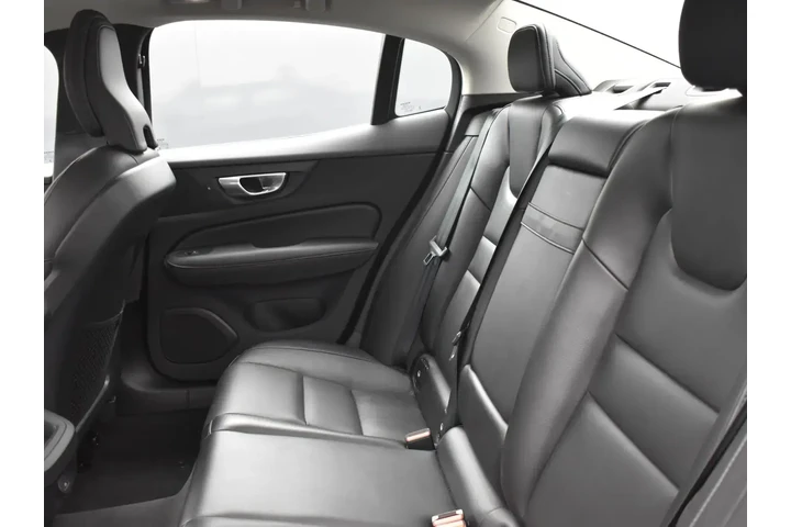 Volvo S60 2024 AWD B5 Core D image 8