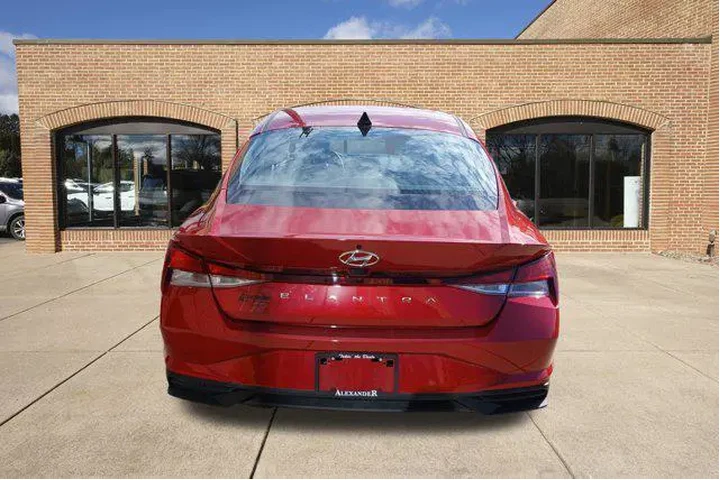 $19800 : Hyundai ELANTRA 2022 SEL 4dr image 4