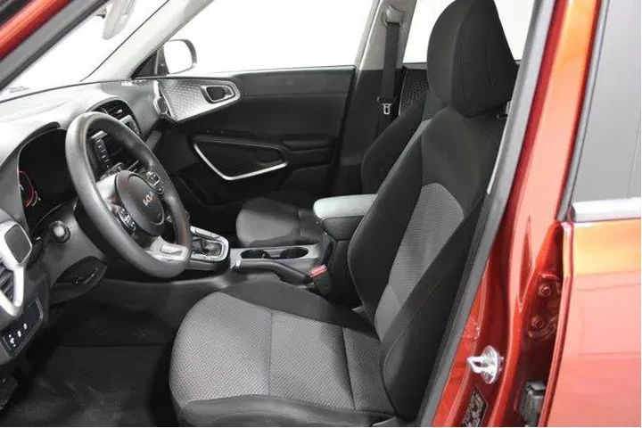 $19965 : Kia Soul 2024 LX 4dr Crossov image 3