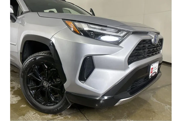 $31001 : Gold Certified2023 RAV4 HYBRI image 9