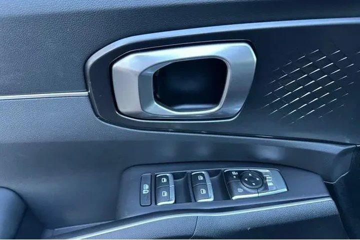 $31819 : Kia Sorento 2025 S 4dr SUV image 8