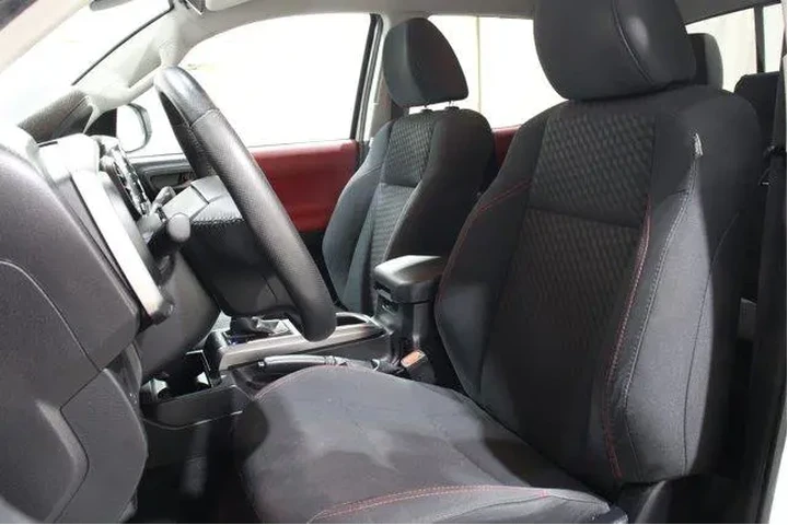 $31988 : Toyota Tacoma 2023 4x2 SR 4d image 5