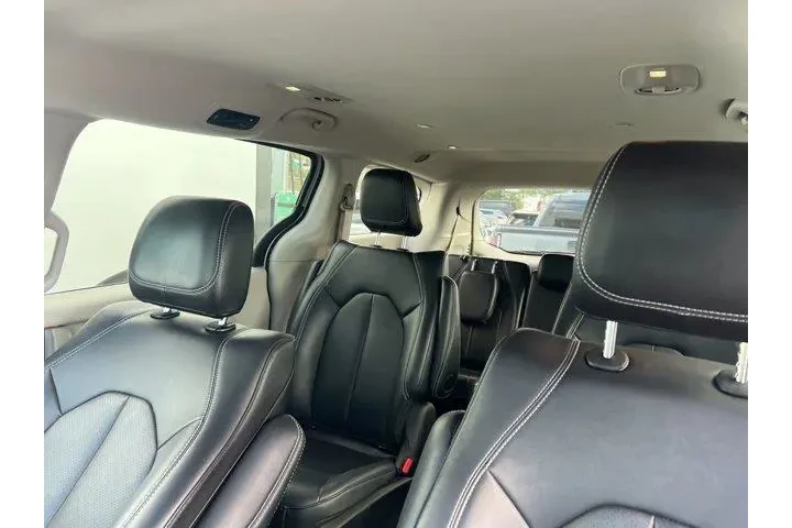 $26797 : Chrysler Pacifica Plug-In Hy image 3
