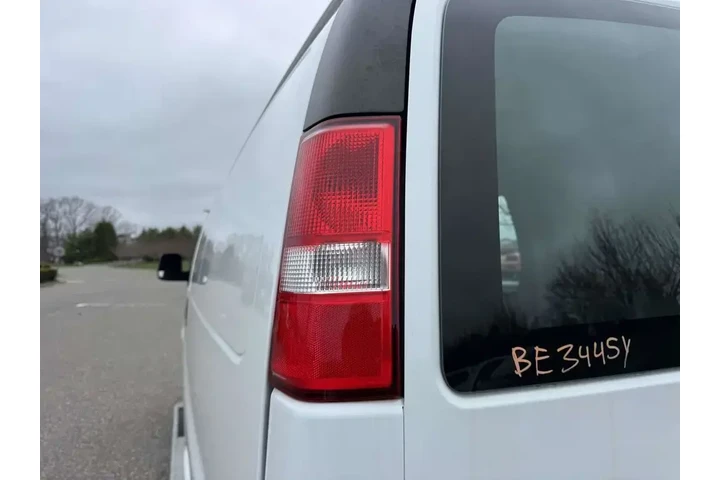 $32488 : GMC Savana 2024 2500 3dr Car image 10