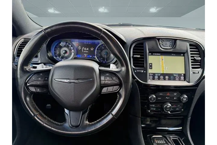 $22996 : Chrysler 300 2022 S V6 4dr S image 7