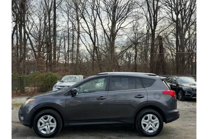 $13548 : 2015 RAV4 LE image 5