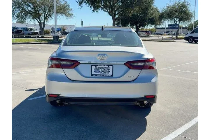 $29898 : Toyota Camry 2023 XLE V6 4dr image 10