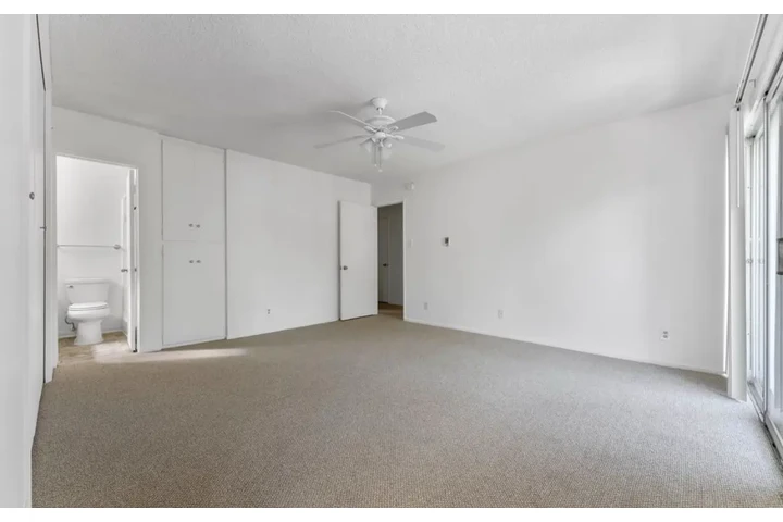 $1900 : 2 Bed Apartment in Central LA image 8