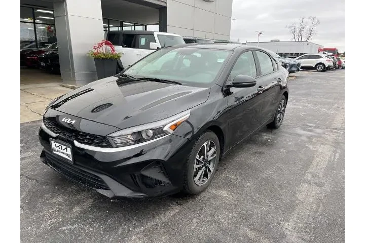 $16988 : Kia Forte 2024 LXS 4dr Sedan image 1