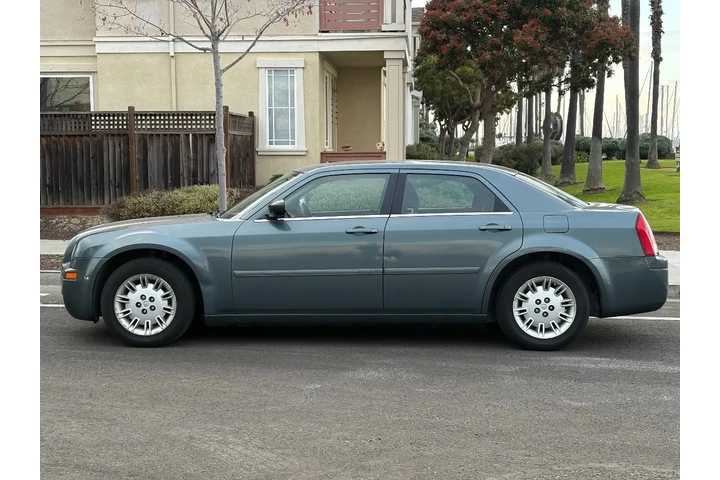 $7988 : 2005 300 300 image 9