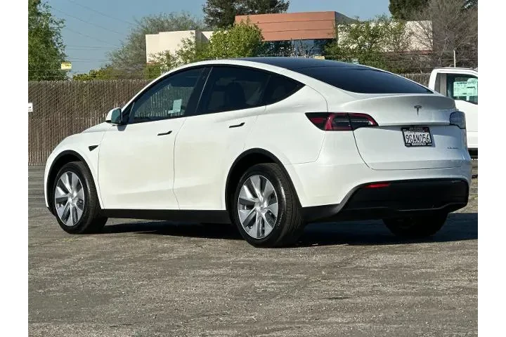 $33520 : Tesla Model Y 2023 AWD Long image 5