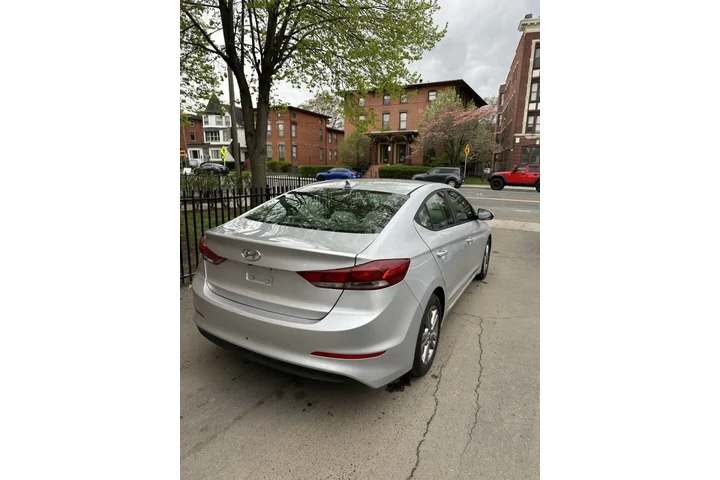 $8999 : 2017 ELANTRA SE image 4
