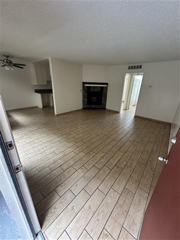 $1950 : Valley Glen Vanowen Apartments image 1