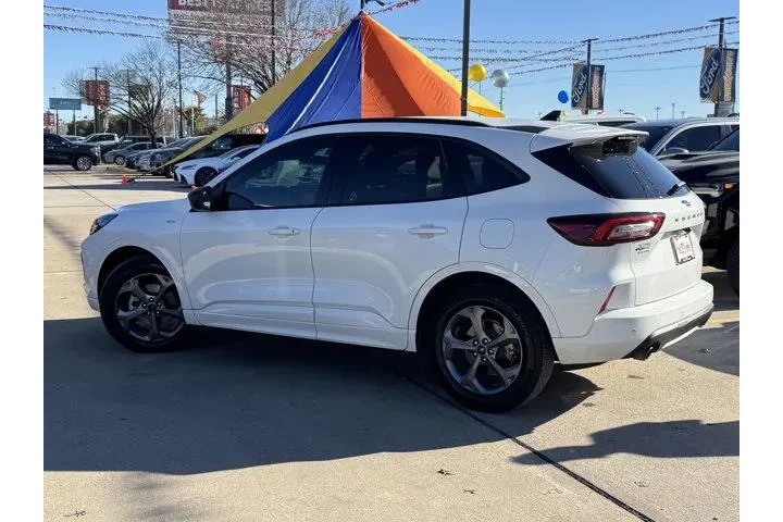 $23874 : Ford Escape 2023 ST-Line 4dr image 10