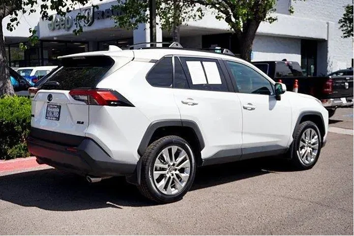 $32985 : Toyota RAV4 2024 XLE Premium image 8