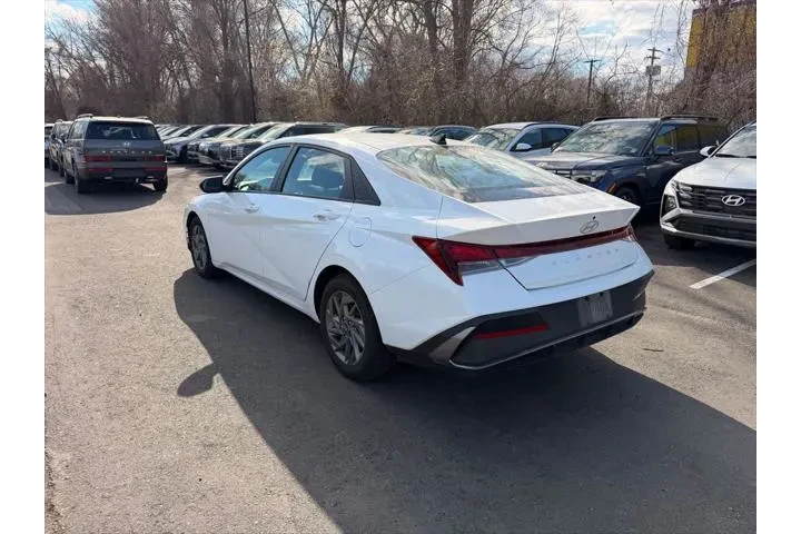 $18490 : Hyundai ELANTRA 2024 SEL 4dr image 6