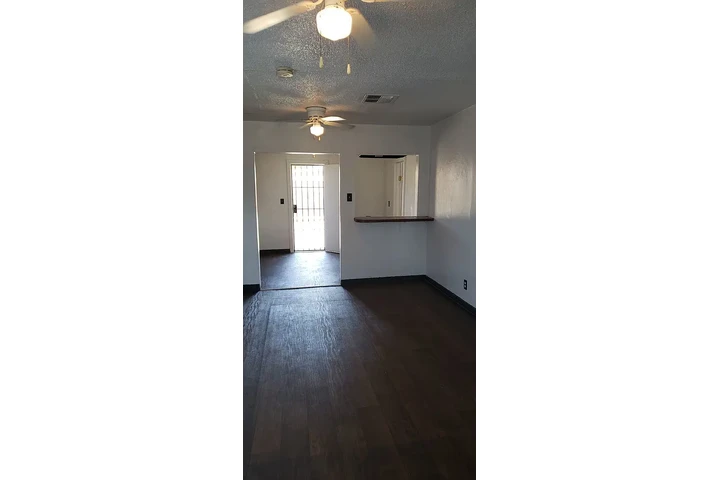 $800 : Charming 2 Bedroom, 1 Bath image 5