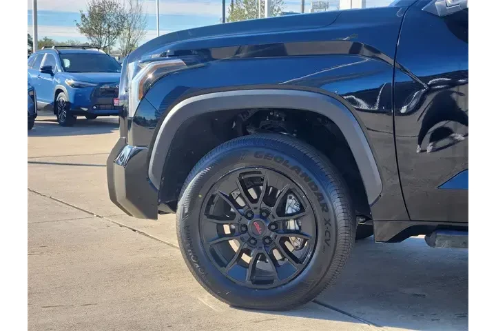 $39856 : Toyota Tundra 2023 4x4 SR5 4 image 8