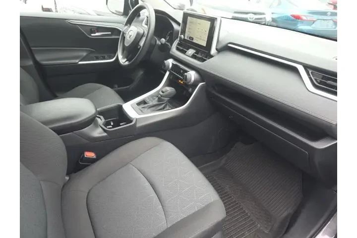 $30608 : Toyota RAV4 2024 AWD XLE 4dr image 10