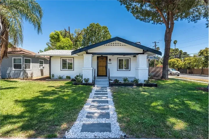 $1250 : Cute home rent. Feliz Navidad image 2