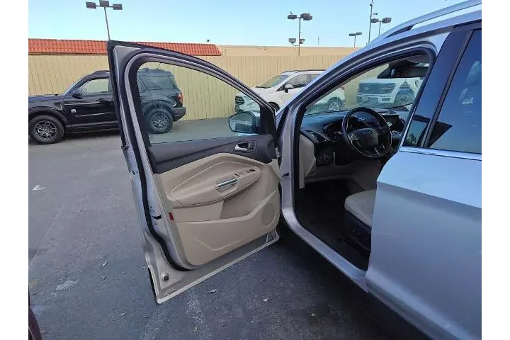 $13500 : Ford Escape 2017 AWD Titaniu image 5