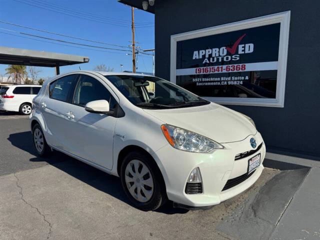 $9998 : 2012 Prius c Two image 1