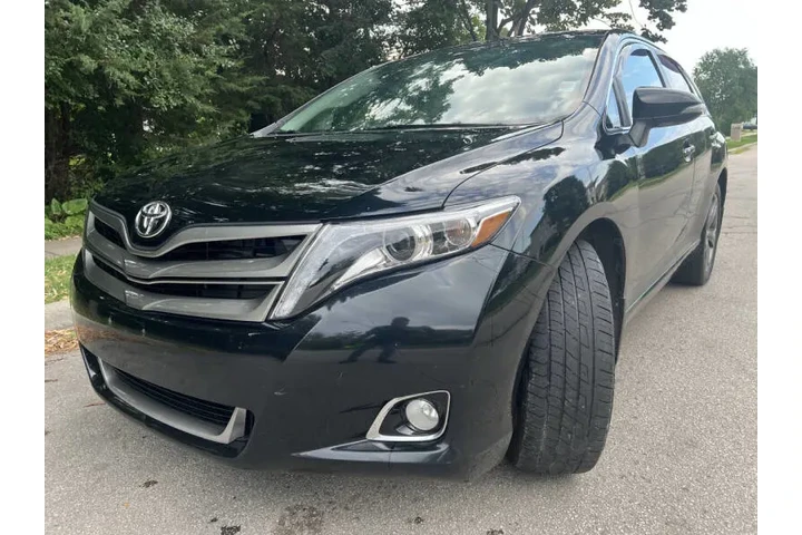 $12997 : 2013 Venza Limited image 4