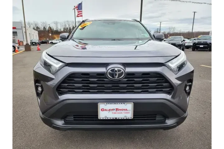 $33999 : Toyota RAV4 2023 AWD XLE Pre image 2