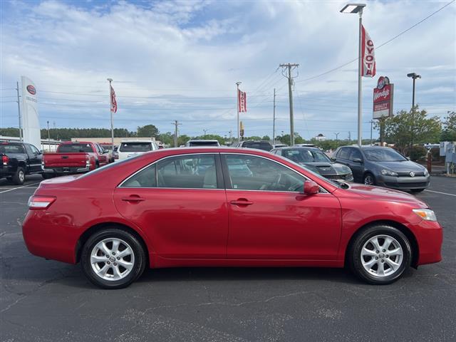 $8995 : PRE-OWNED 2011 TOYOTA CAMRY LE image 8