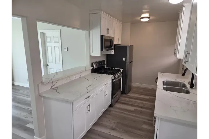 $1000 : 1 bedroom 1 bathroom casa image 2