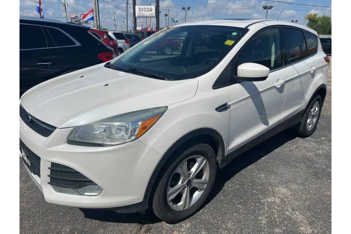 2015 Escape SE image 1
