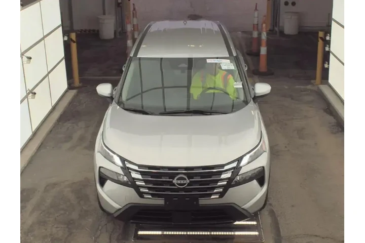 $22493 : Nissan Rogue 2024 AWD SV 4dr image 2