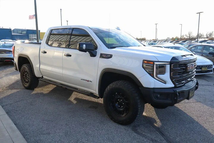 $62587 : 2023 Sierra 1500 4WD Crew Cab image 3
