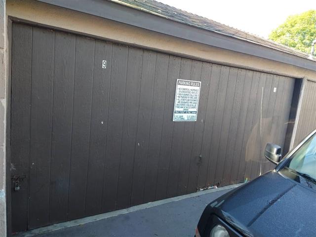 Garage door for 2 cars. image 2