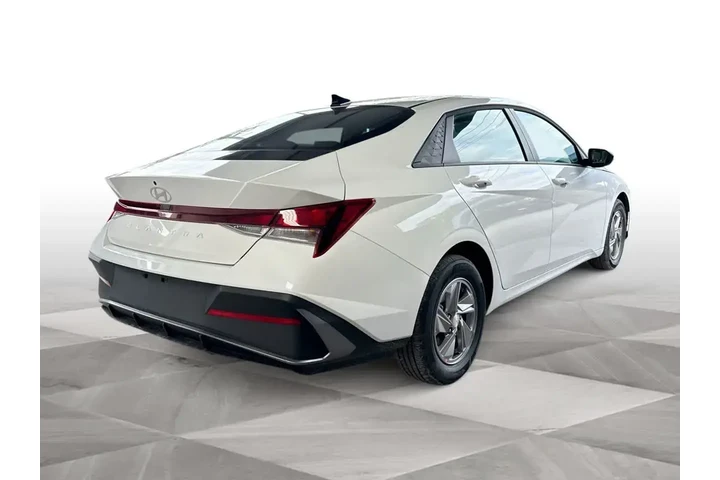 $26262 : Hyundai ELANTRA 2026 SE 4dr image 8