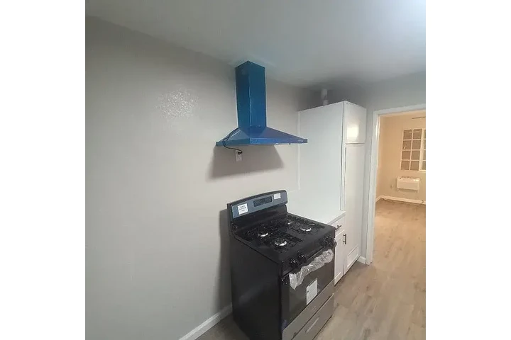 $1695 : 2bed. 1bath image 3